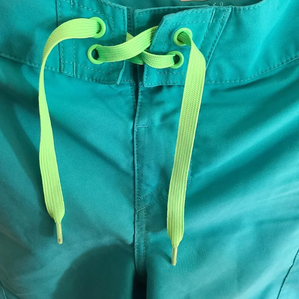 UNDER ARMOUR STORM 1 HEATGEAR LOOSE BOARD SHORTS-SWIM/SURF- WAIST 24